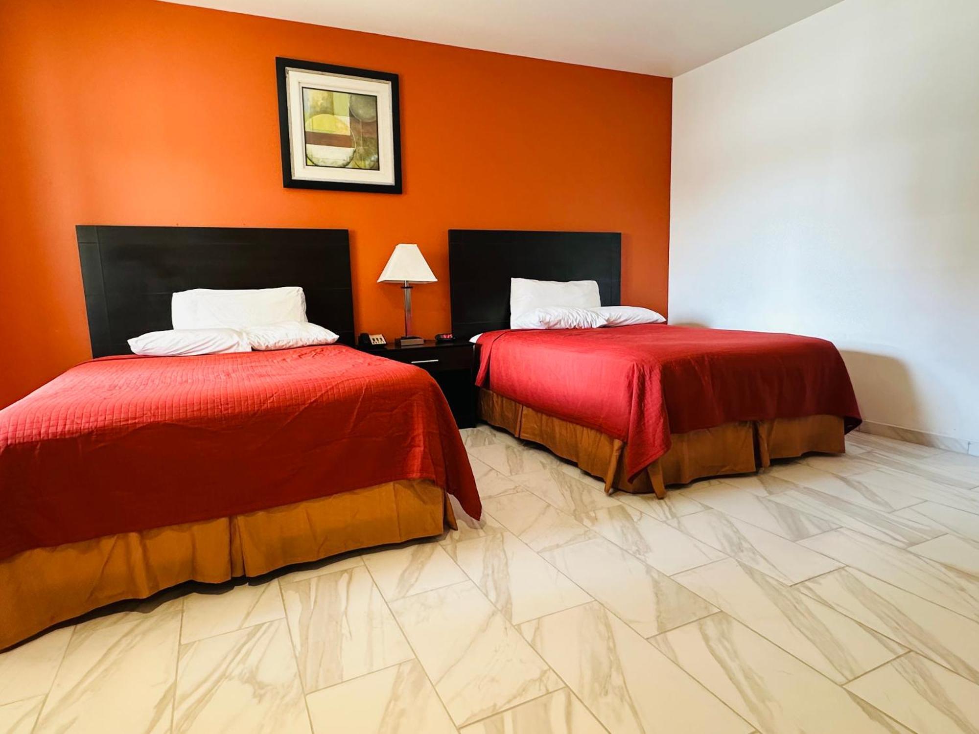 Hotel Lux And 3*