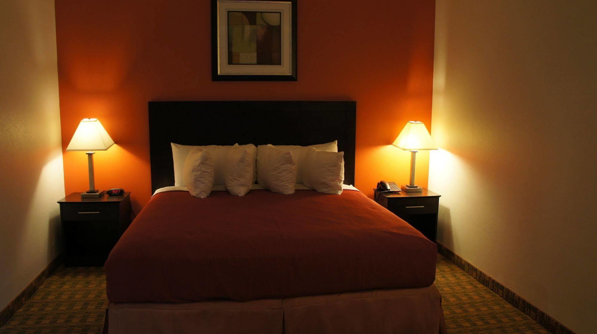 Hotel Lux And 3*