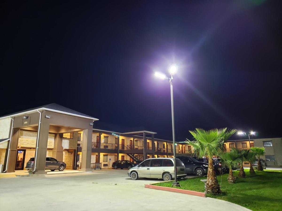 Hotel Lux And